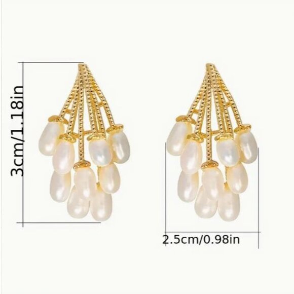 NEW Evelyn 18K Gold Plated Freshwater Pearl Cluster Earrings - Picture 4 of 4